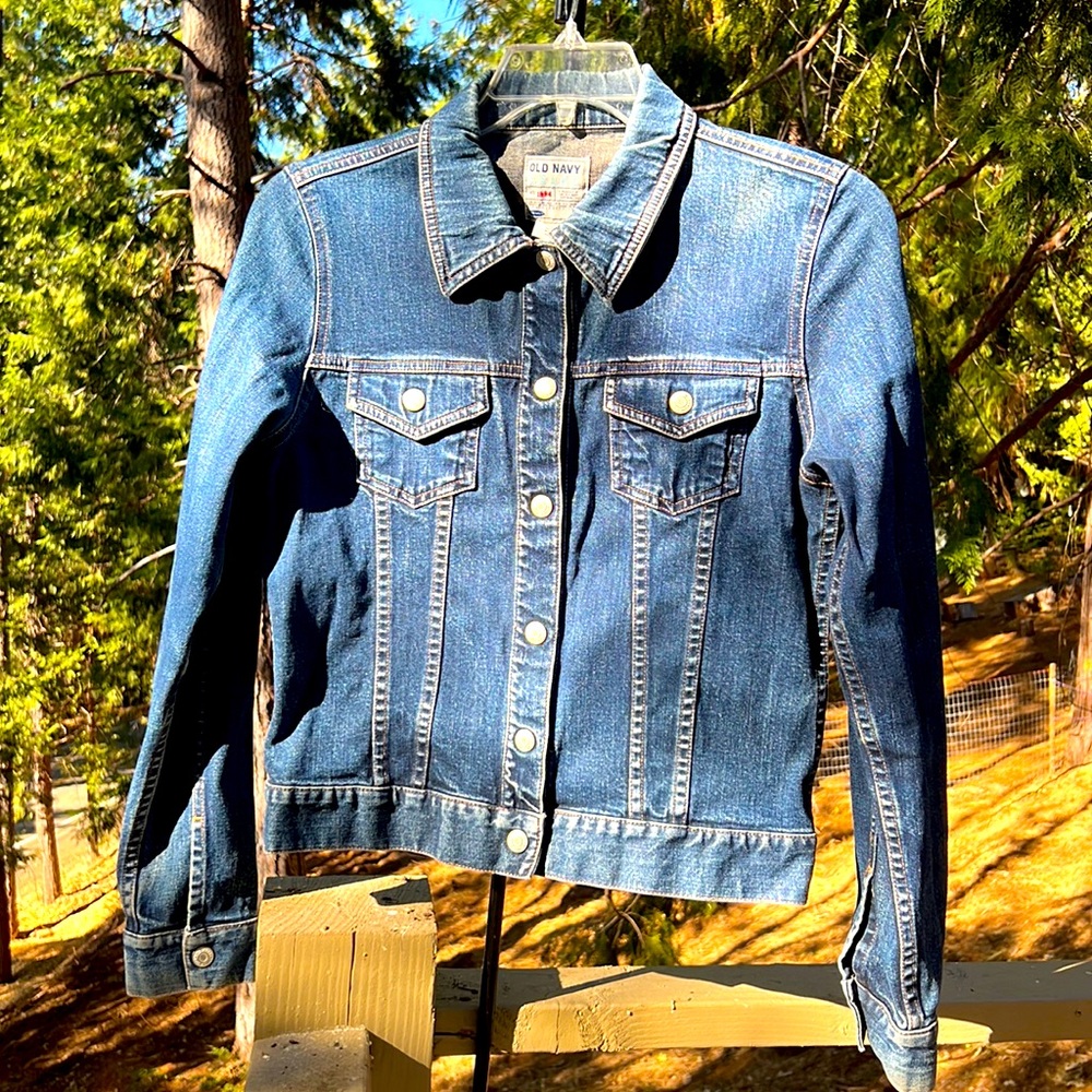 Old Navy Jean Jacket. Size Medium